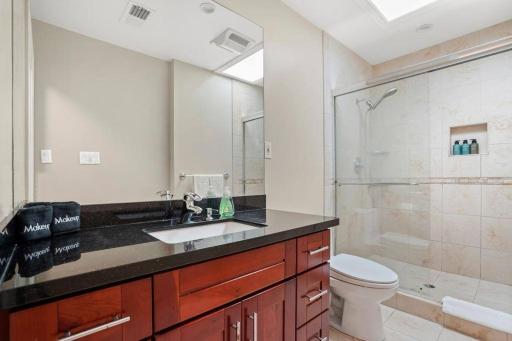 Lovely Relaxing Private 2BR House or Studio Near Westlake - Housity