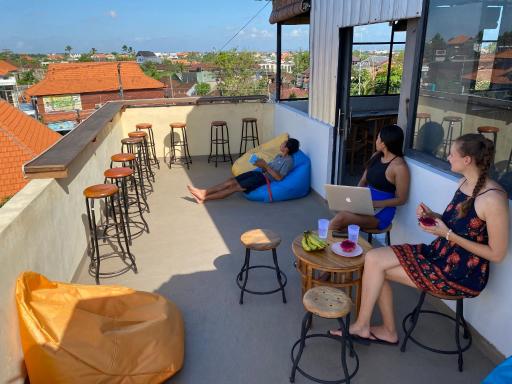 Amigos Guesthouse & Hostel - Housity
