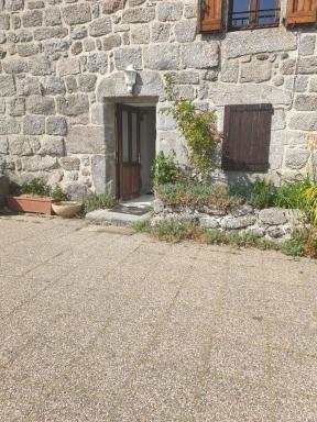 Chambres d'hôtes ancienne fermette Aubrac - Housity