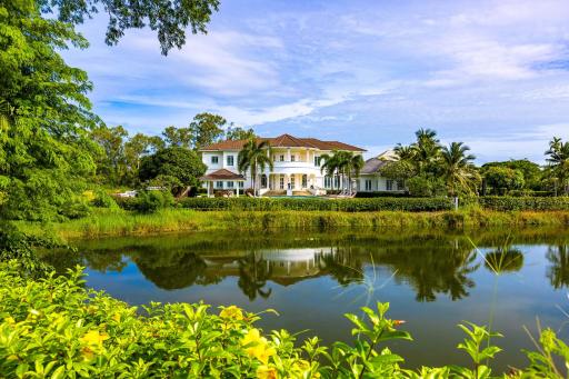 The White House, Palm Hills Golf and Country Club - Housity