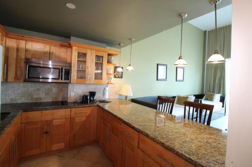 Contemporary condo with gym, beach access and free parking - Housity