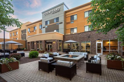 Courtyard Mankato Hotel & Event Center - Housity