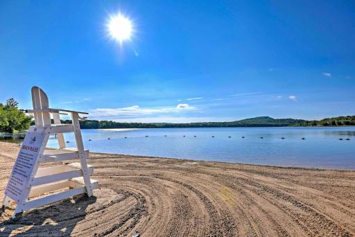 Walk to Beaches Tree-Lined Pocono Lake Retreat! - Housity