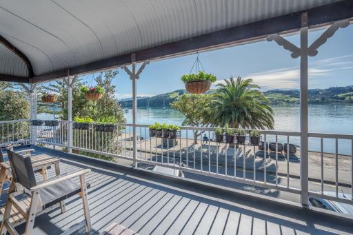 Maison de la Mei - Akaroa Deluxe Upstairs Unit - Housity