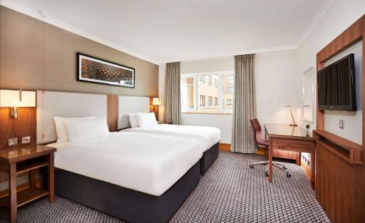 DoubleTree by Hilton Coventry - Housity
