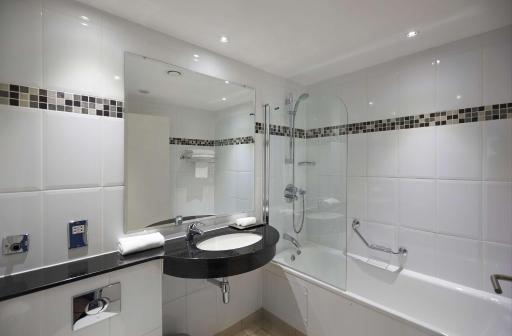 DoubleTree by Hilton Bristol North - Housity