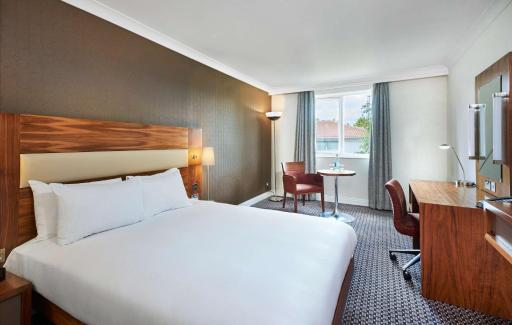 DoubleTree by Hilton Bristol North - Housity