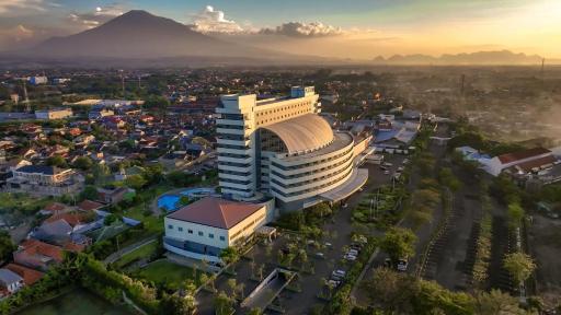Aston Cirebon Hotel and Convention Center - Housity