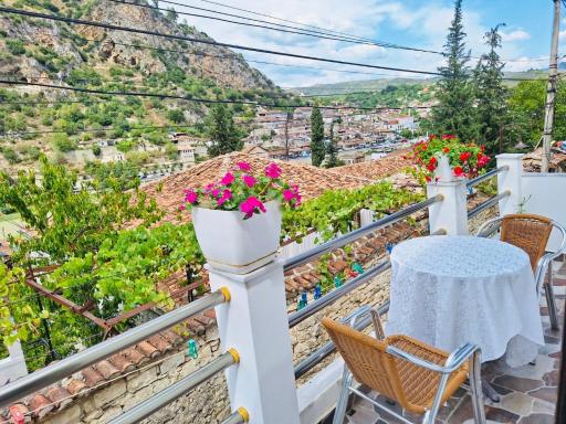 GUESTHOUSE RIVERSIDE - Housity