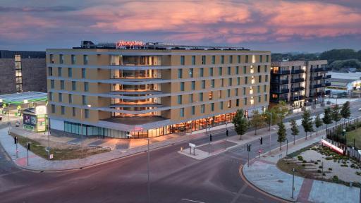 Hampton by Hilton Ashford International - Housity