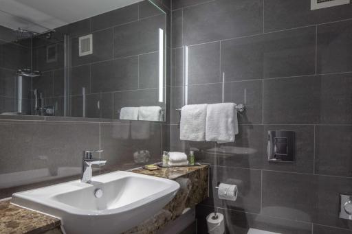DoubleTree by Hilton Bristol City Centre - Housity