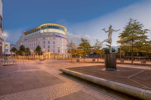 Hilton Cardiff - Housity