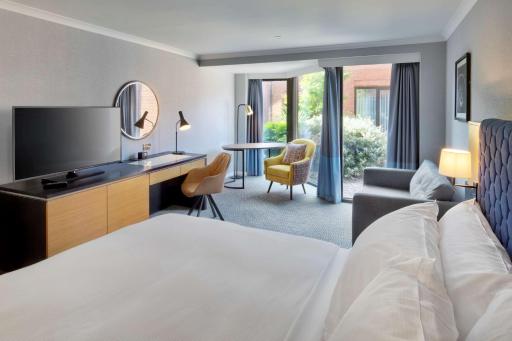 DoubleTree by Hilton Manchester Airport - Housity