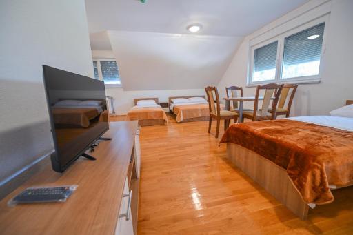 Hotel SLJIVNO - Housity