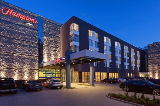 Hampton by Hilton Warsaw Airport - Housity