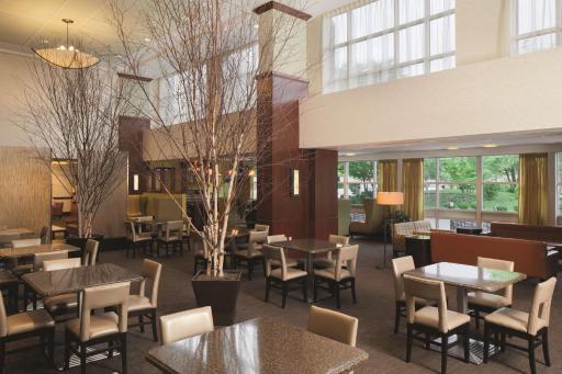 DoubleTree by Hilton Hotel Boston Bayside - Housity