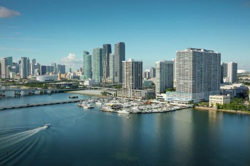 DoubleTree by Hilton Grand Hotel Biscayne Bay - Housity