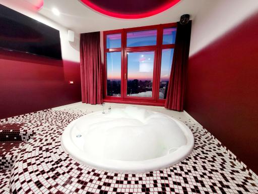 Odessa arkadiya 4 room and Jacuzzi Lux - Housity