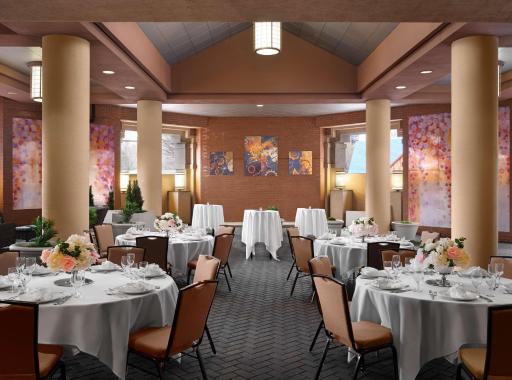 Hilton Arlington - Housity