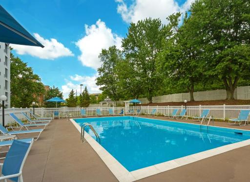 DoubleTree by Hilton Washington Meadow Lands Casino Area - Hizvo