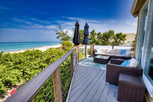 Sunflower House - PRIVATE - Directly on the Gulf! - Housity