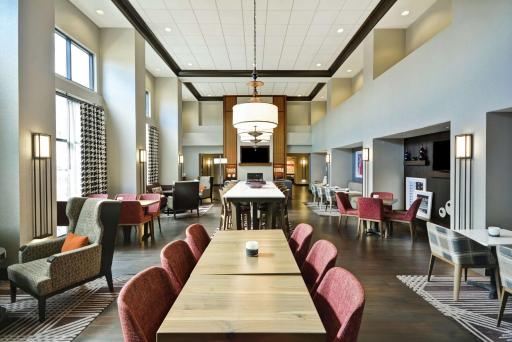 Hampton Inn & Suites Columbus-Easton Area - Housity