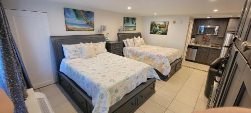 Sea Spray, Studio 114, Beach steps away! pool+WiFi - Housity