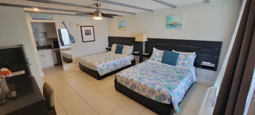 River Delight,Studio109, Beach & Pool steps away + WiFi - Housity