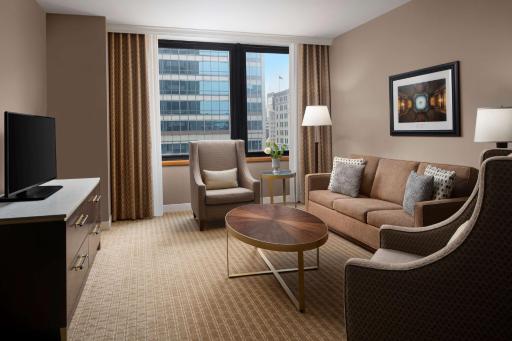 Hilton Indianapolis Hotel & Suites - Housity