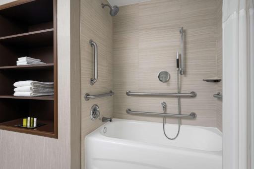 Hilton Indianapolis Hotel & Suites - Housity