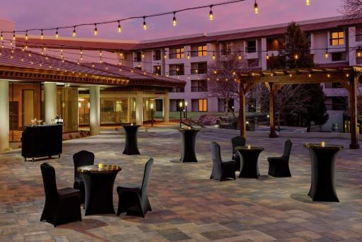 DoubleTree by Hilton Colorado Springs - Housity