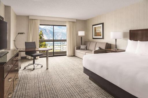 DoubleTree by Hilton Colorado Springs - Housity