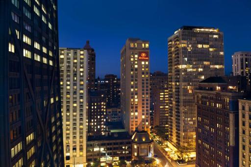 Hilton Chicago Magnificent Mile Suites - Housity