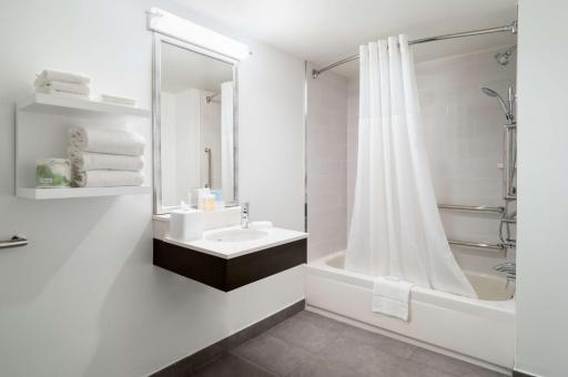 Hampton Inn Philadelphia Center City-Convention Center - Housity