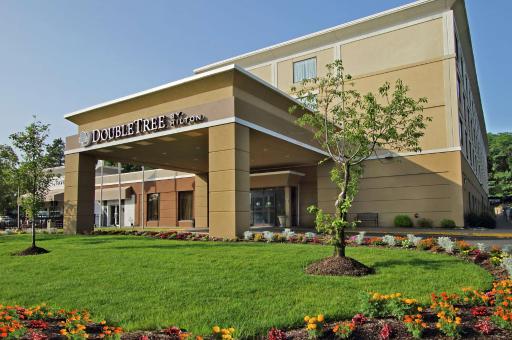 DoubleTree by Hilton Mahwah - Housity