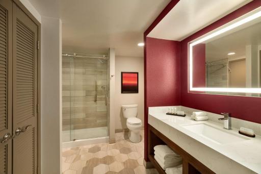 Embassy Suites by Hilton Phoenix Downtown North - Housity