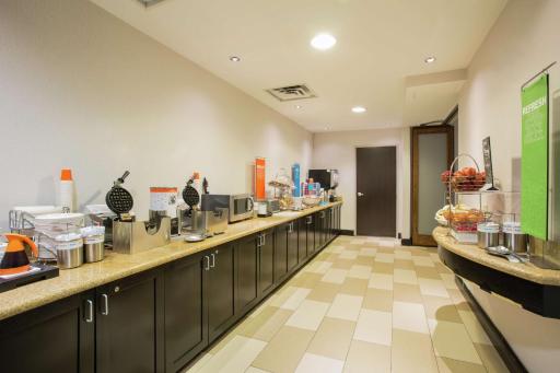 Hampton Inn & Suites Denver-Downtown - Housity