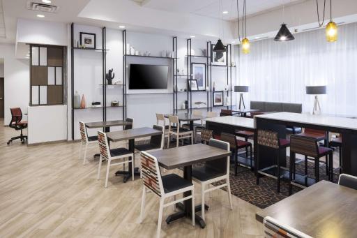 Hampton Inn & Suites Phoenix Downtown - Housity