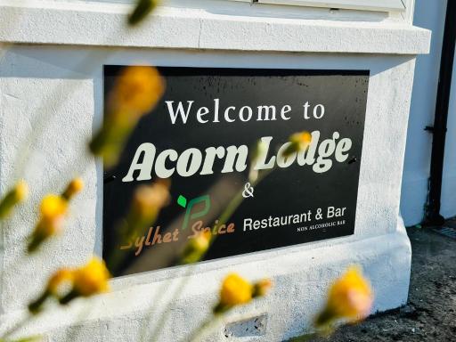 Acorn Lodge Gatwick - Housity