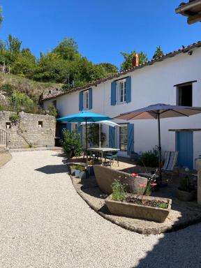 Au cœur de Charroux - Housity