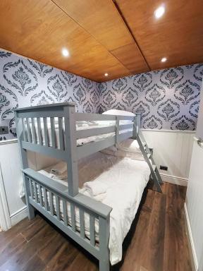 Titanic Boat - Housity
