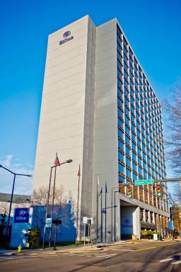 Hilton Knoxville - Housity