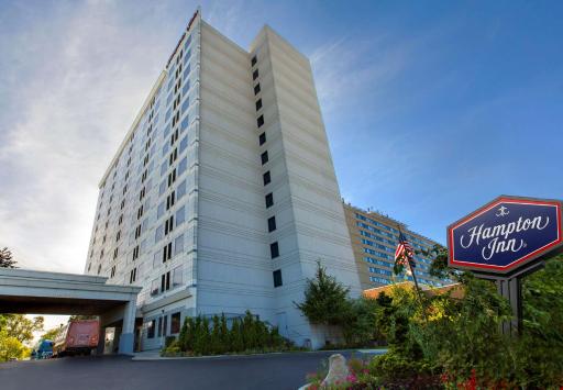 Hampton Inn NY-JFK - Housity