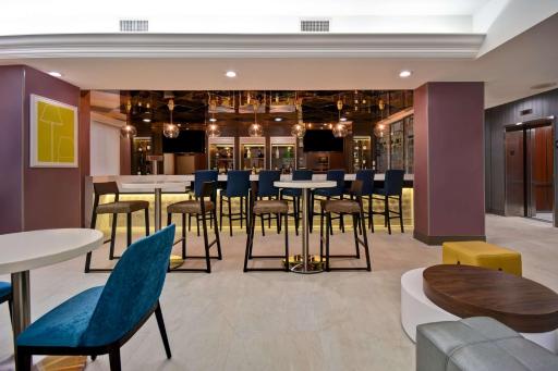 Hampton Inn NY-JFK - Housity
