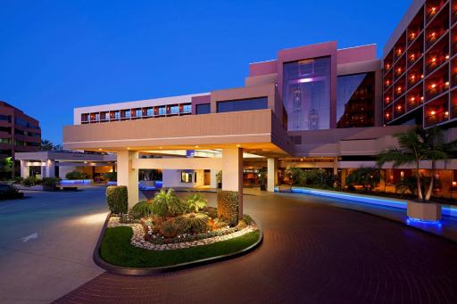 Hilton Orange County/Costa Mesa - Housity