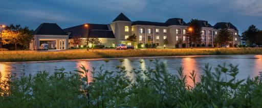 DoubleTree by Hilton Hotel Chicago Wood Dale - Elk Grove - Housity