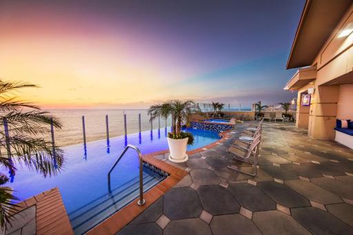 Hilton Virginia Beach Oceanfront - Housity