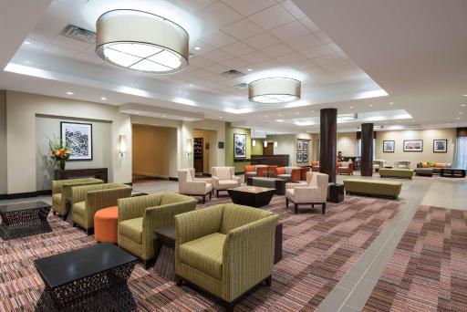 DoubleTree by Hilton Hotel Grand Rapids Airport - Housity