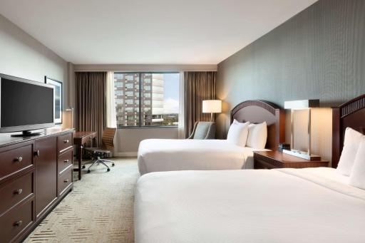Hilton East Brunswick - Housity