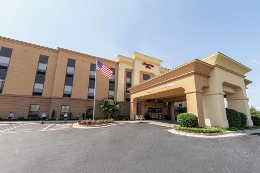 Hampton Inn Winfield - Housity